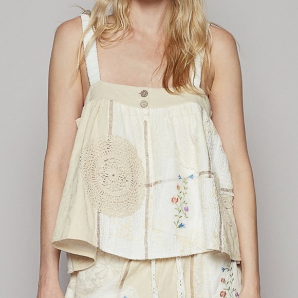 POL Floral Frayed Hem Crochet Cap Sleeve Top